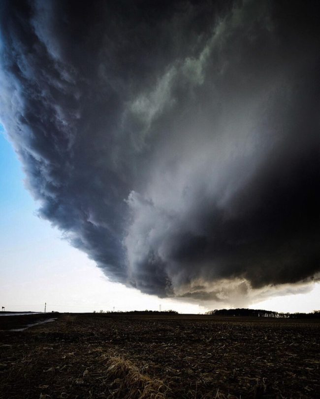 “Into the Storm…”: Daredevil Photographer Captures Incredible Storm ...