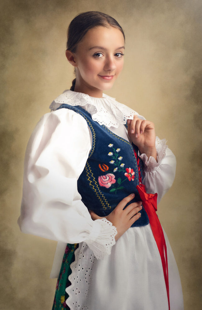 Photographer Captures Beautiful Polish Folklore Costumes In A Painting ...