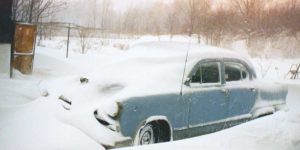 Vintage Photos of Cars During Winter in the 1950s and ’60s