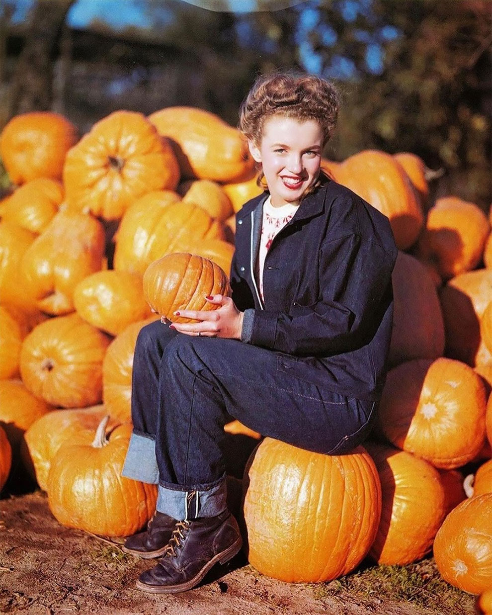 Vintage Photographs of Women Flaunting the Inflatable Bras to Look Like  Marilyn Monroe in 1952 » Design You Trust