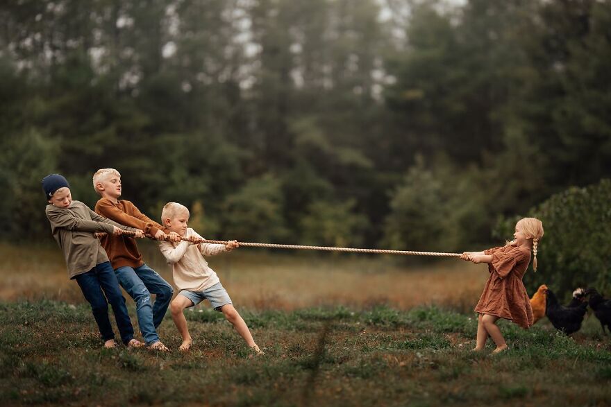 This-mom-turns-her-family-photos-into-real-works-of-art-6229b7f62a0b8__880