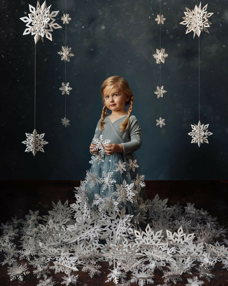This-mom-turns-her-family-photos-into-real-works-of-art-6229b853ee526__880