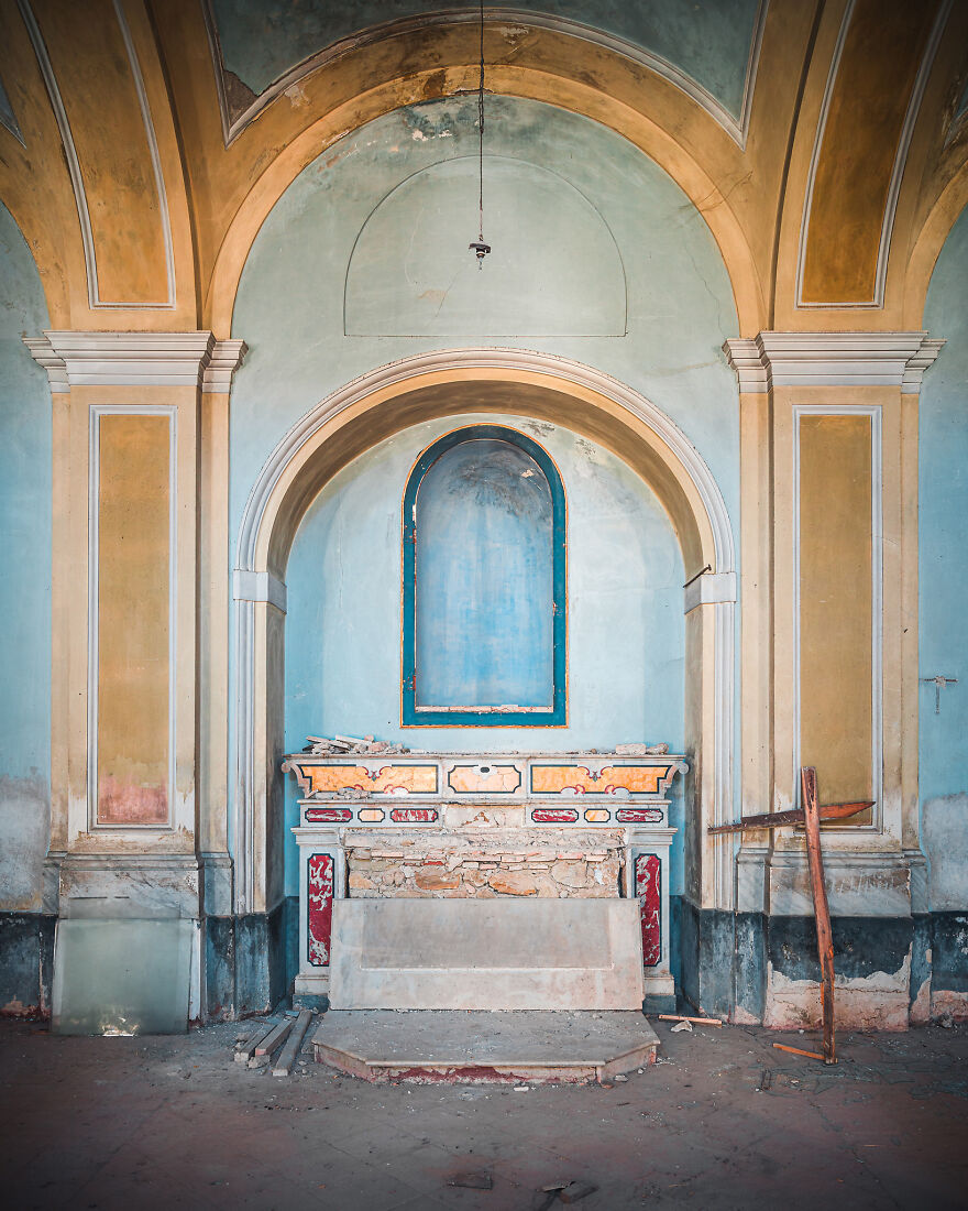 100-Photos-Show-the-Decline-of-the-Church-in-Italy-6241b45723e64__880