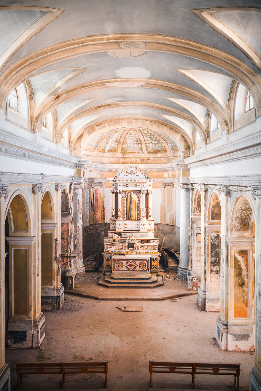 100-Photos-Show-the-Decline-of-the-Church-in-Italy-6241b46dd7767__880