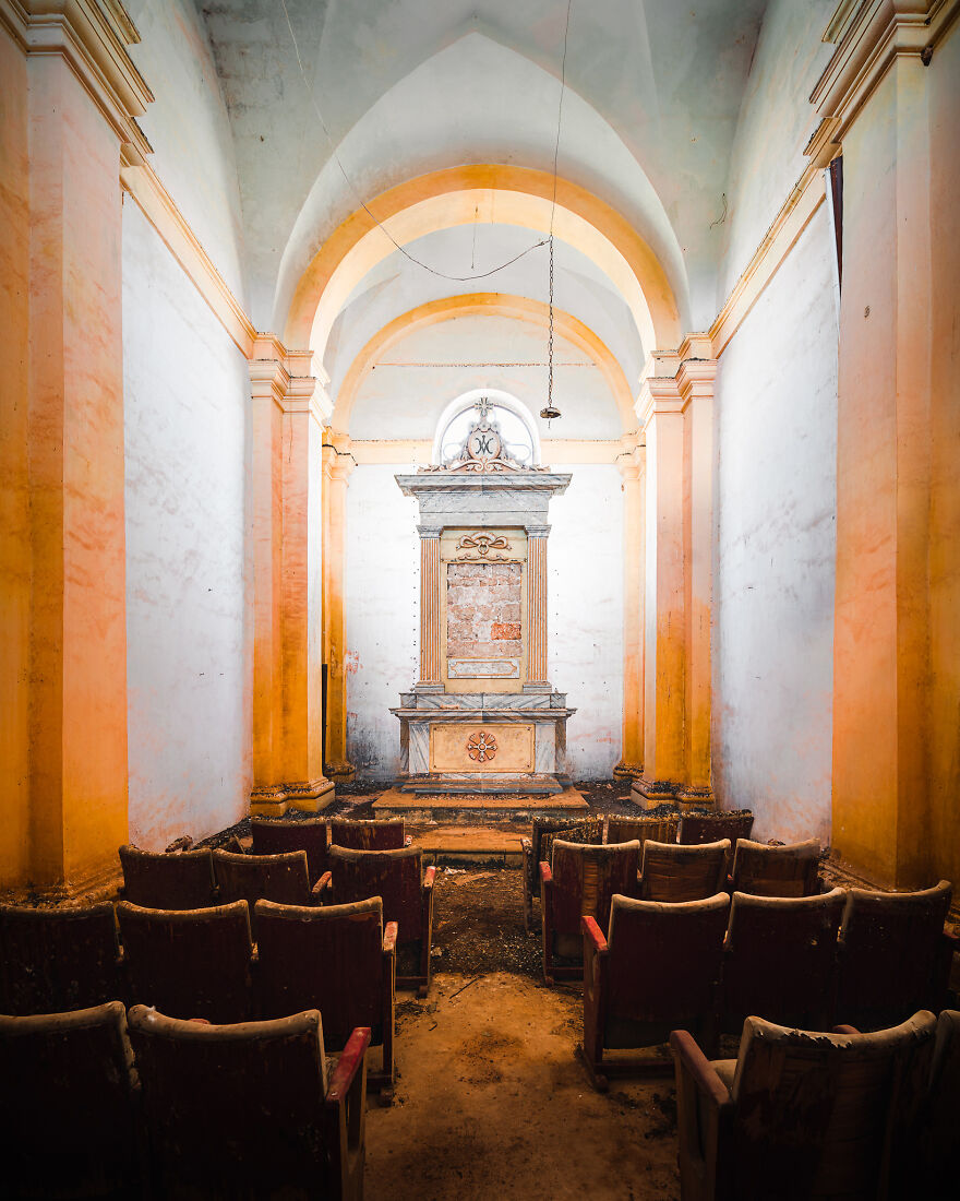 100-Photos-Show-the-Decline-of-the-Church-in-Italy-6256ae7e3aa3d__880