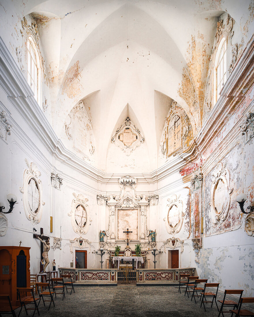 100-Photos-Show-the-Decline-of-the-Church-in-Italy-6256ae83c1829__880