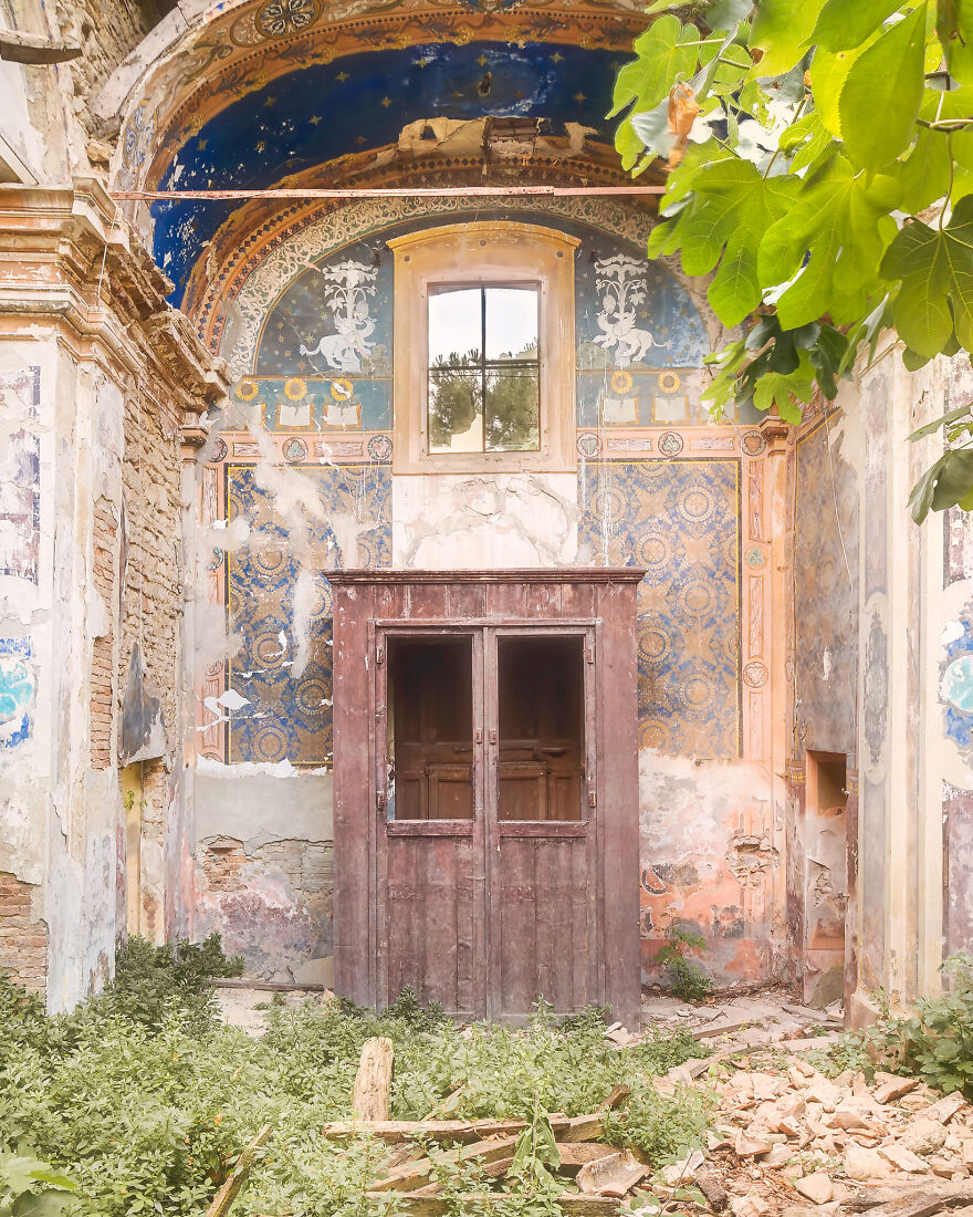 100-Photos-Show-the-Decline-of-the-Church-in-Italy-6256aef97f394__880
