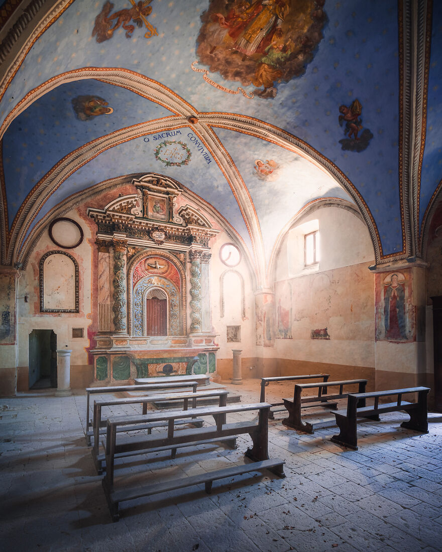 100-Photos-Show-the-Decline-of-the-Church-in-Italy-6256af237e063__880