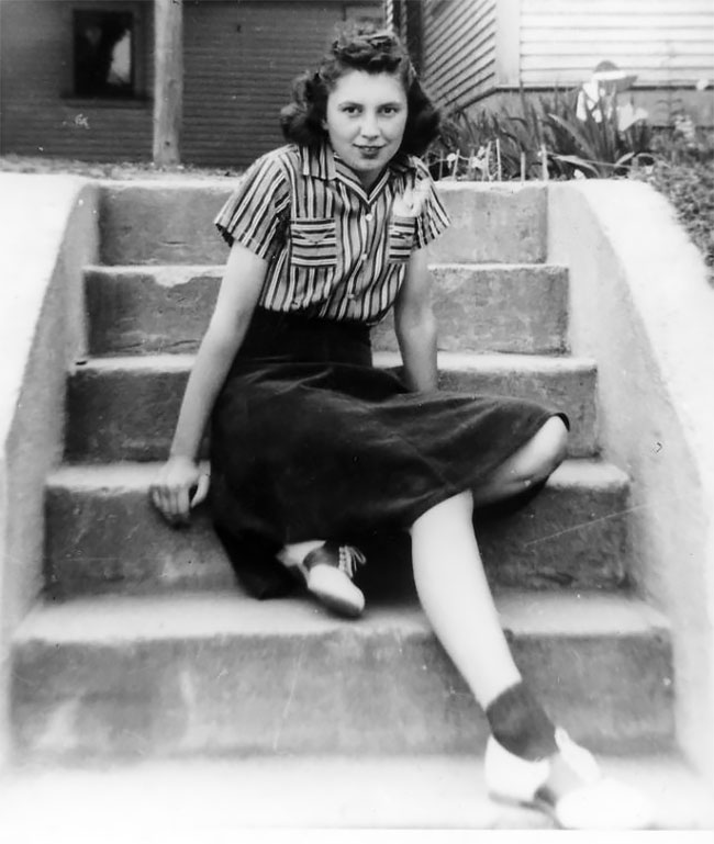 Skirts and Saddle Shoes: Favorite Styles of ’40s Teenage Girls » Design ...