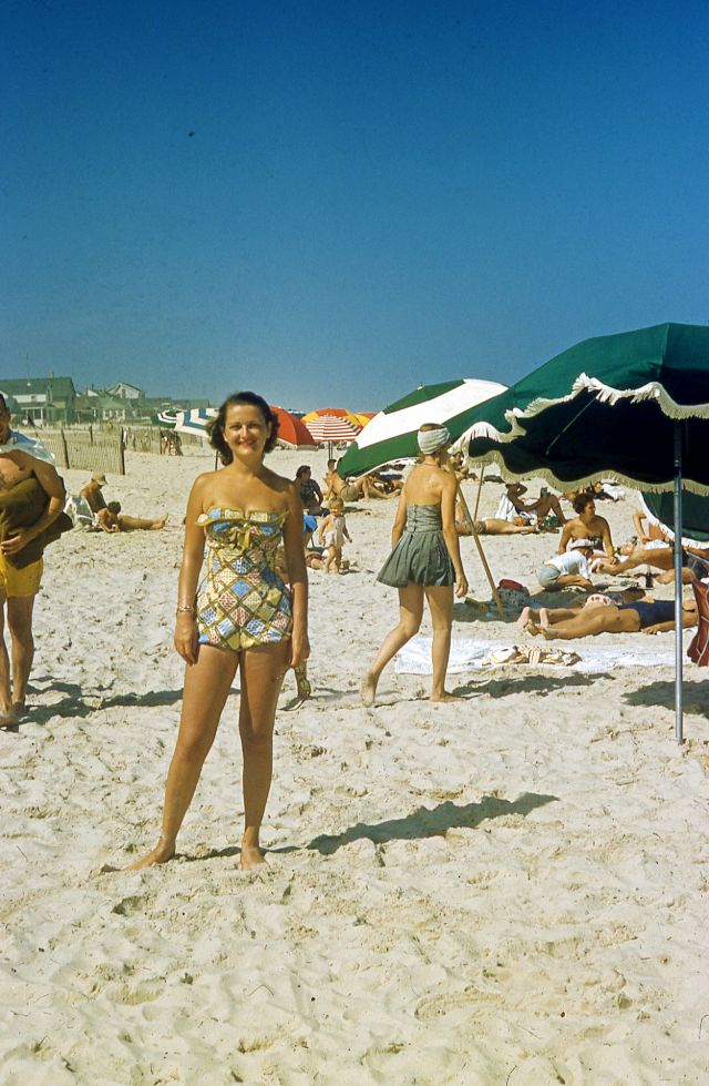1950s-swimsuits-16