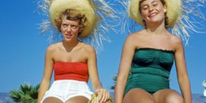 Beautiful Photos That Defined ’50s Women’s Swimsuits