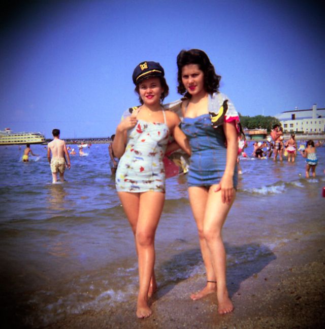 1950s-swimsuits-4