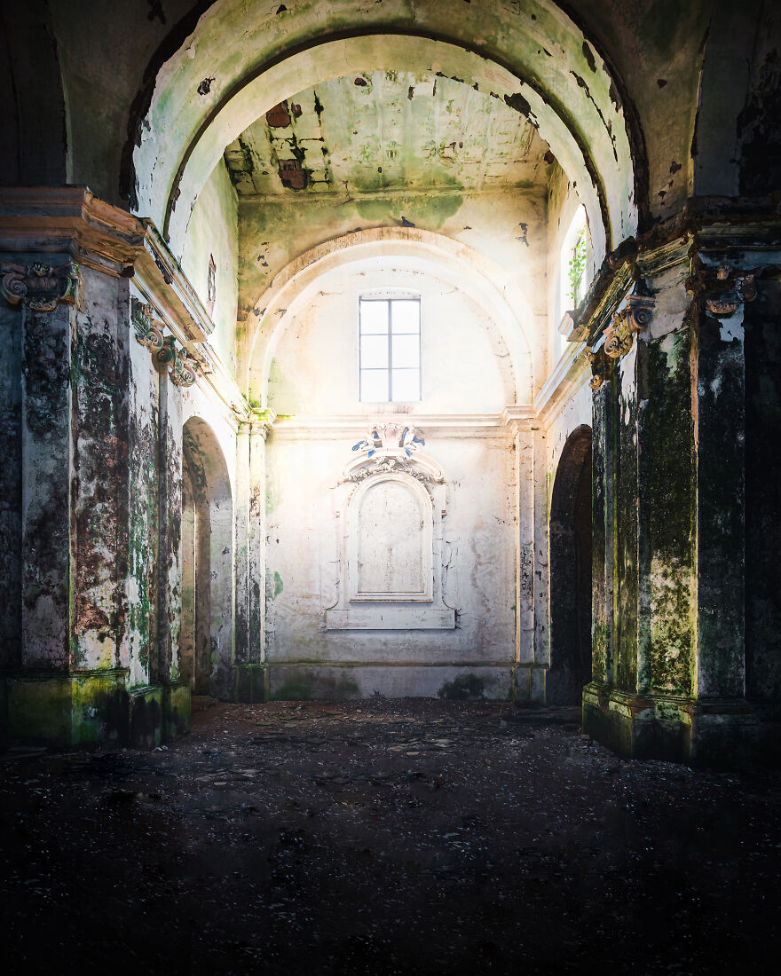 abandoned-church-building-italy-europe-decay-roman-robroek24-6241b2ca234a9__880