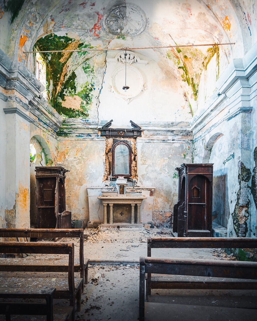abandoned-church-building-italy-europe-decay-roman-robroek8-6241b205ec55e__880