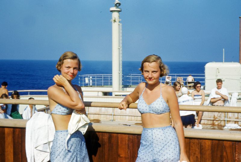 1950s-swimsuits-10