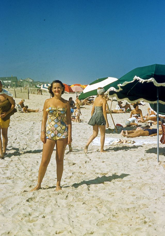 1950s-swimsuits-13