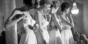 Vintage Photographs of Women Flaunting the Inflatable Bras to Look Like Marilyn Monroe in 1952