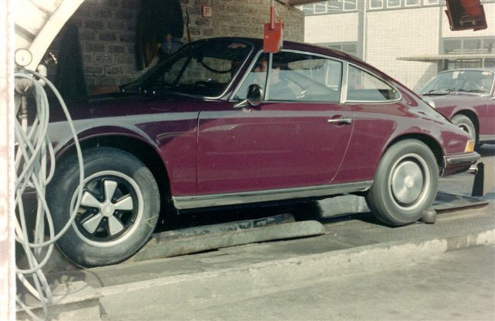 1970s-porsche-factory-16