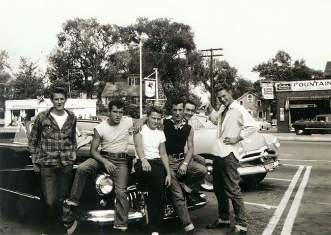 Vintage Photos Show Lifestyle of Teenagers in the 1950s » Design You Trust