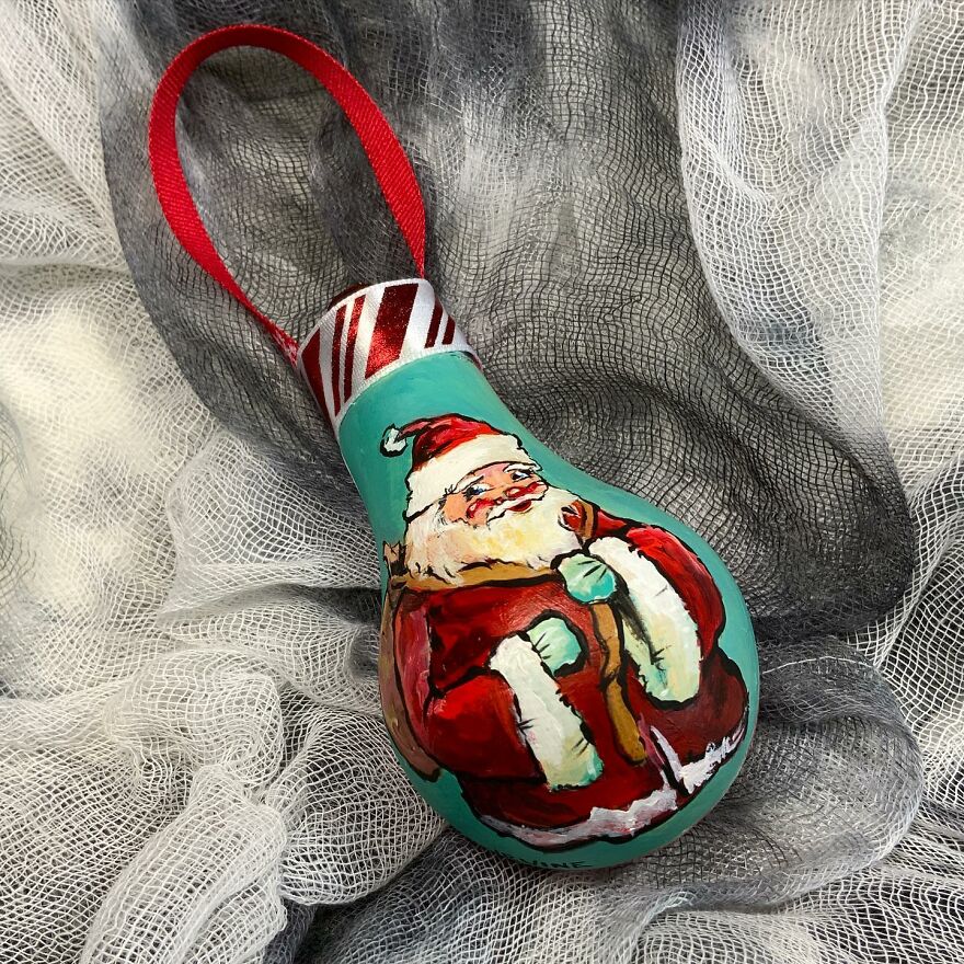 I-painted-these-Christmas-ornaments-using-burnt-out-light-bulbs-6374f62fe10b4__880