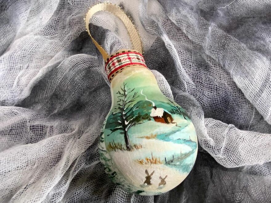I-painted-these-Christmas-ornaments-using-burnt-out-light-bulbs-6374f64dce4d0__880