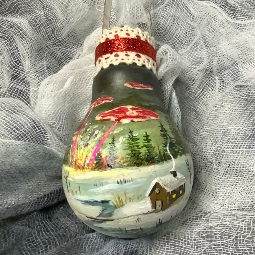 I-painted-these-Christmas-ornaments-using-burnt-out-light-bulbs-6374f659f2fe3__880