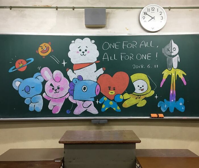 Japanese-teacher-creates-real-works-of-art-on-the-blackboard-before-starting-class-48-Pics-636b7933d8add__700
