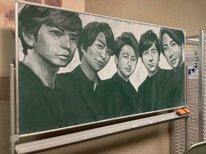 Japanese-teacher-creates-real-works-of-art-on-the-blackboard-before-starting-class-48-Pics-636b796b6b1bb__700