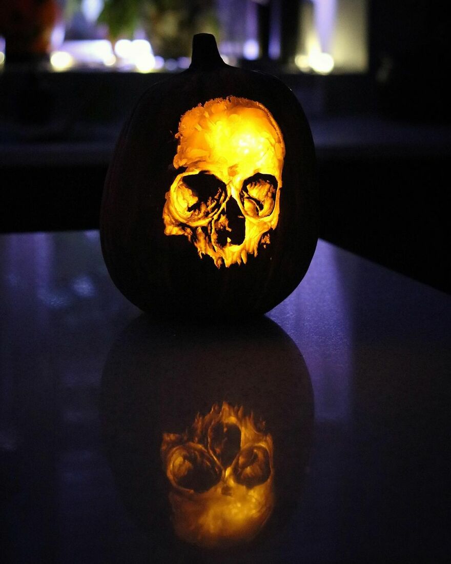 This-Artist-Takes-Pumpkin-Carving-To-Another-Level-And-Its-Scarily-Good-6374e0cfd30fe__880