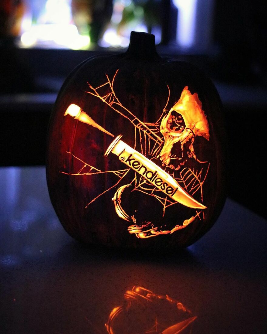 This-Artist-Takes-Pumpkin-Carving-To-Another-Level-And-Its-Scarily-Good-6374e0dc4cb00__880