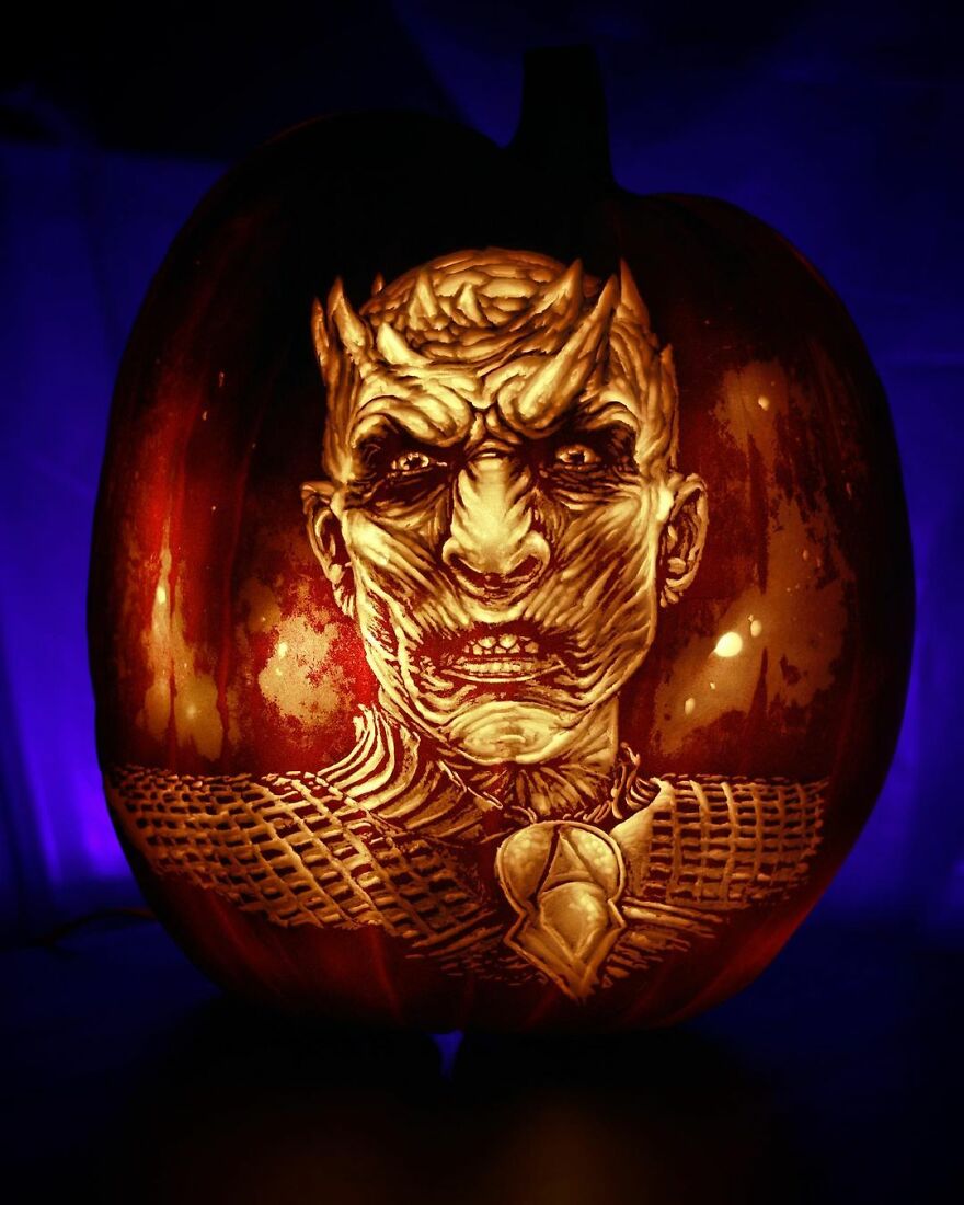 This-Artist-Takes-Pumpkin-Carving-To-Another-Level-And-Its-Scarily-Good-6374e0e155452__880