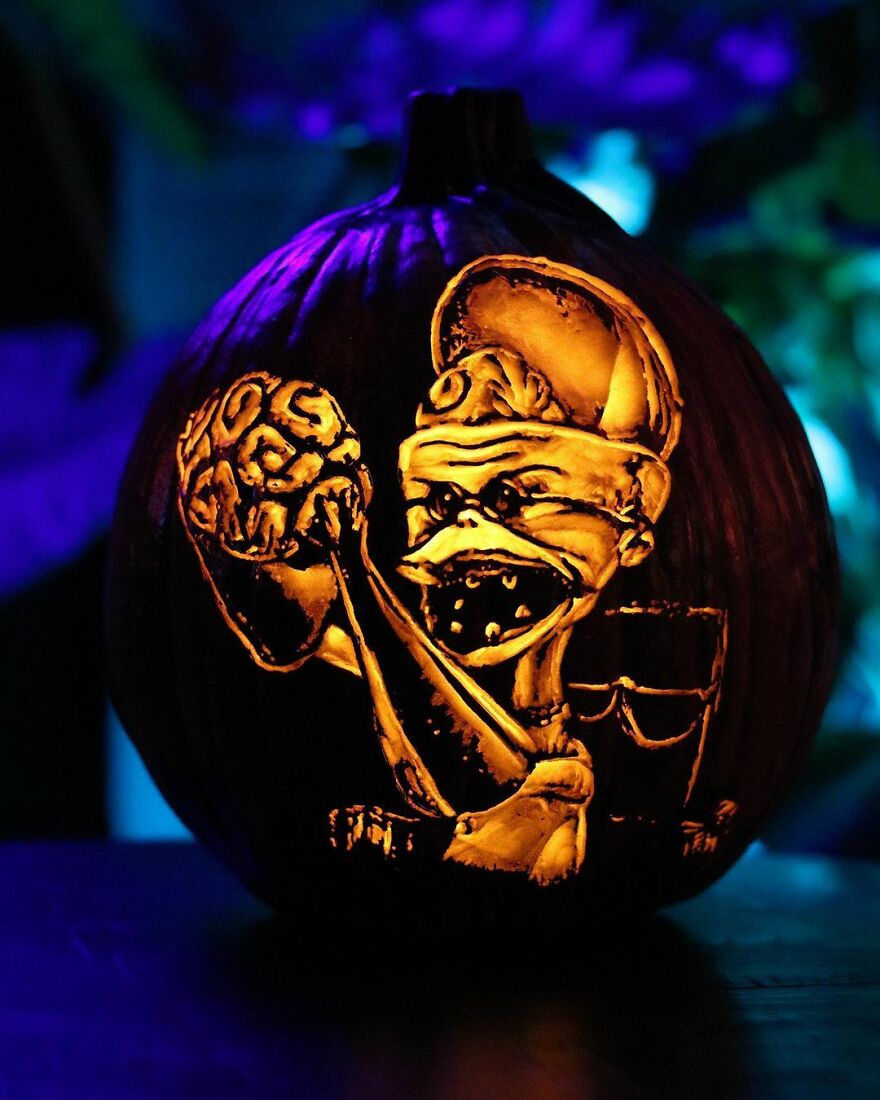 This-Artist-Takes-Pumpkin-Carving-To-Another-Level-And-Its-Scarily-Good-6374e13054290__880
