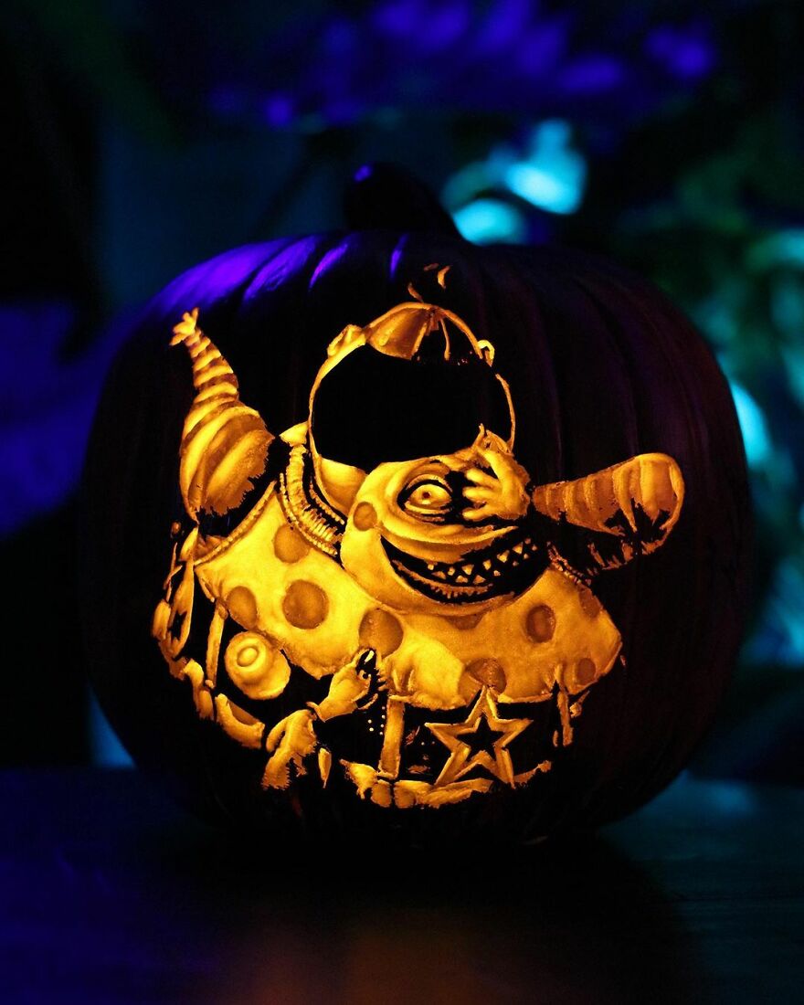 This-Artist-Takes-Pumpkin-Carving-To-Another-Level-And-Its-Scarily-Good-6374e13369954__880