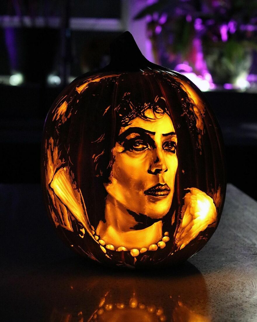This-Artist-Takes-Pumpkin-Carving-To-Another-Level-And-Its-Scarily-Good-6374e13857fe7__880