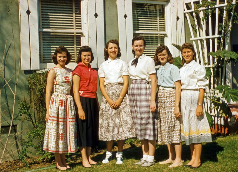 1950s-teenage-girls-1