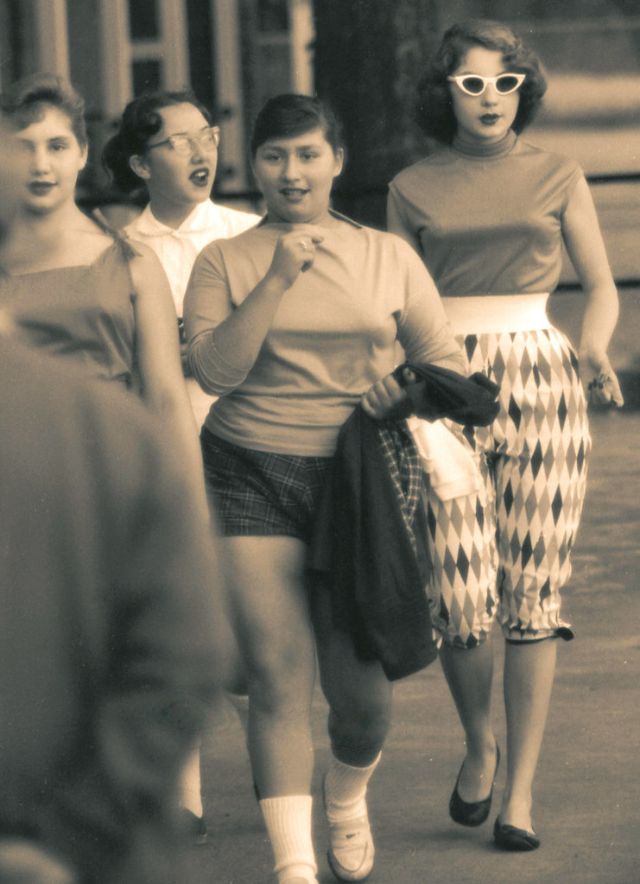 1950s-teenage-girls-26