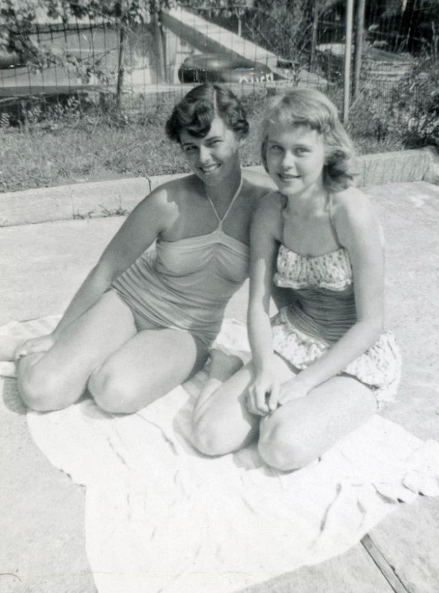 1950s-teenage-girls-28