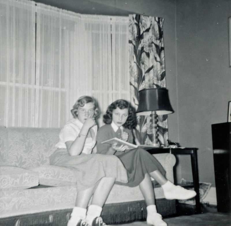 1950s-teenage-girls-36