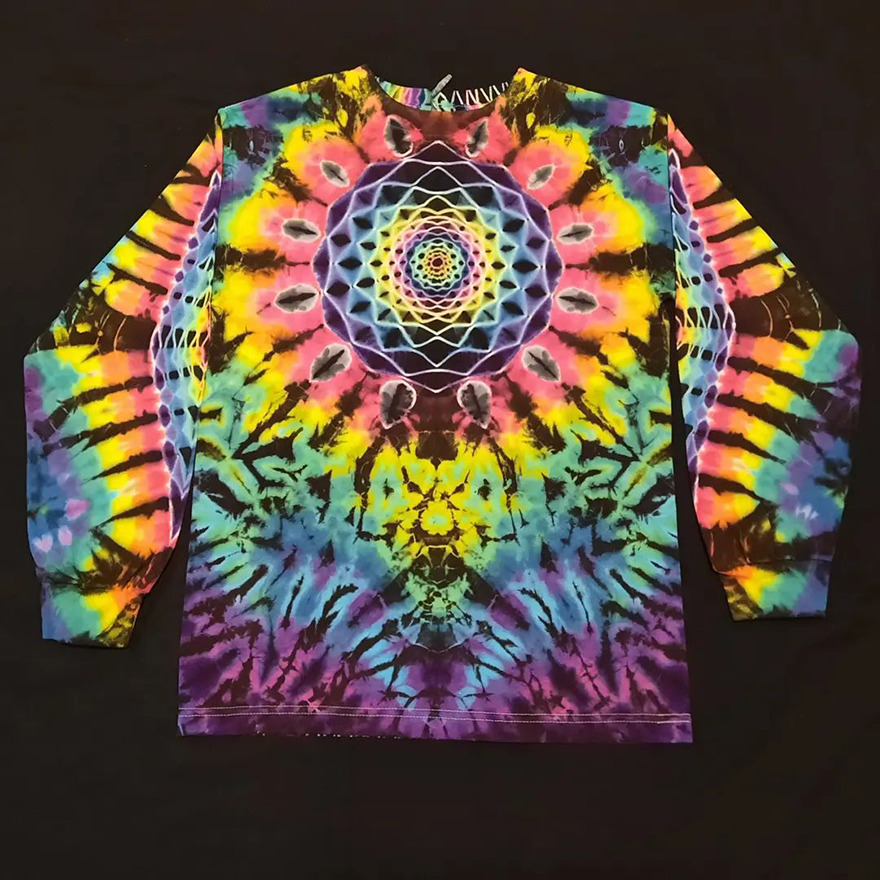 This-artist-creates-very-detailed-tie-dyed-t-shirts-63a5ad587e676-png__880
