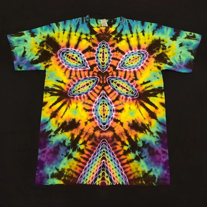 This-artist-creates-very-detailed-tie-dyed-t-shirts-63a5ad7563baf-png__880
