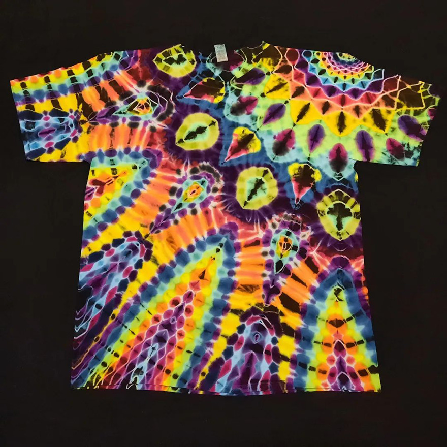 This-artist-creates-very-detailed-tie-dyed-t-shirts-63a5ad8332e25-png__880