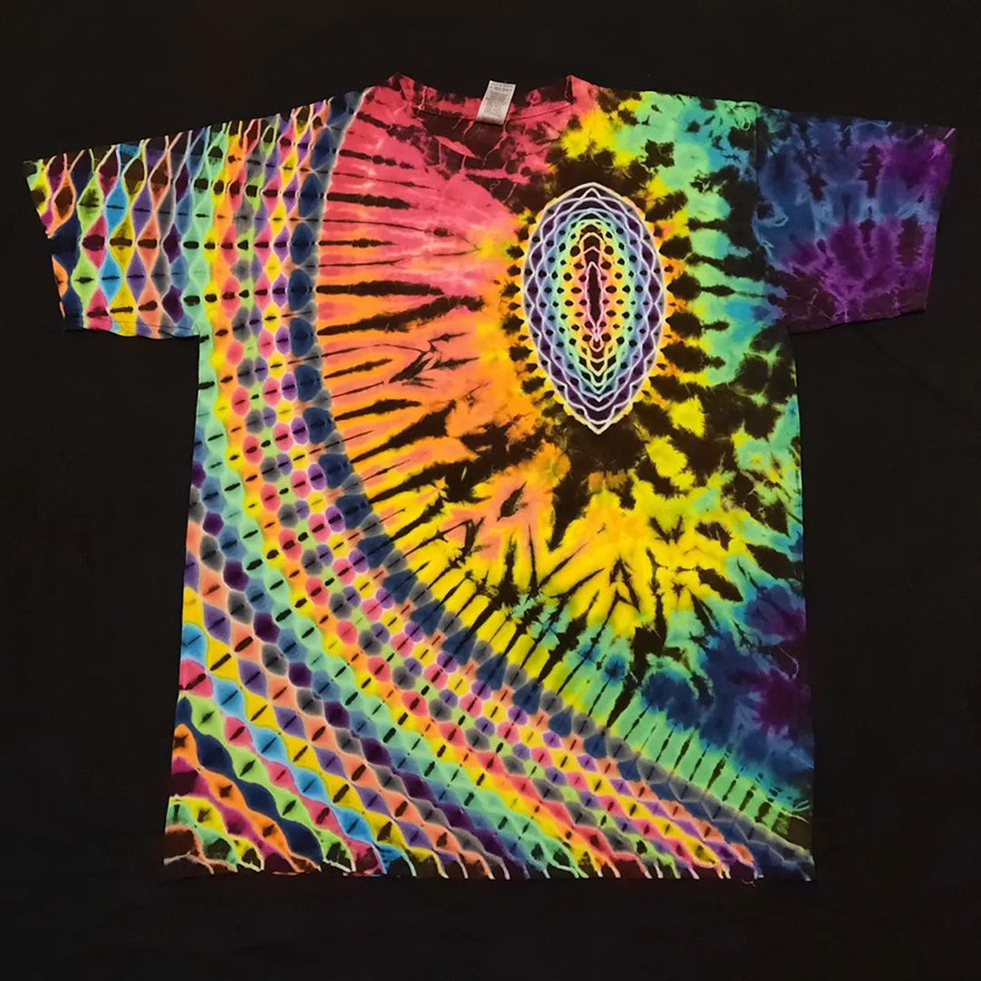 This-artist-creates-very-detailed-tie-dyed-t-shirts-63a5ad87d989d-png__880