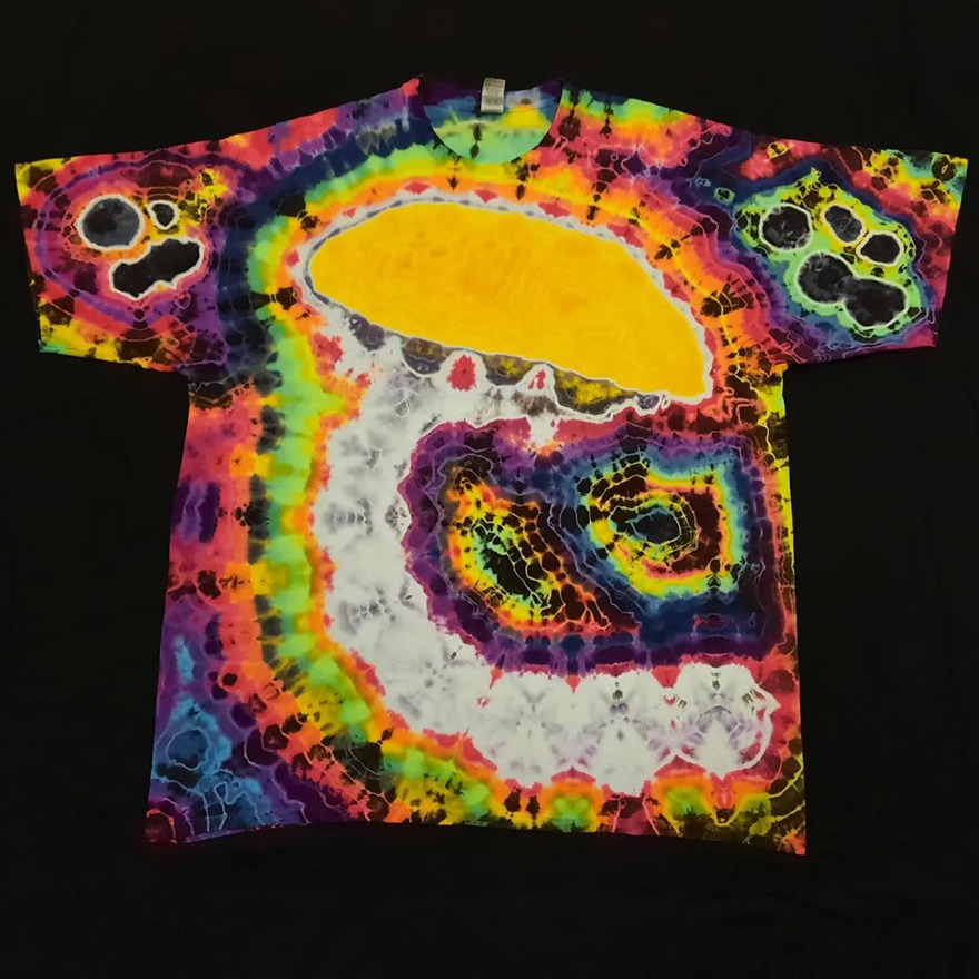 This-artist-creates-very-detailed-tie-dyed-t-shirts-63a5ad8aa06bc-png__880