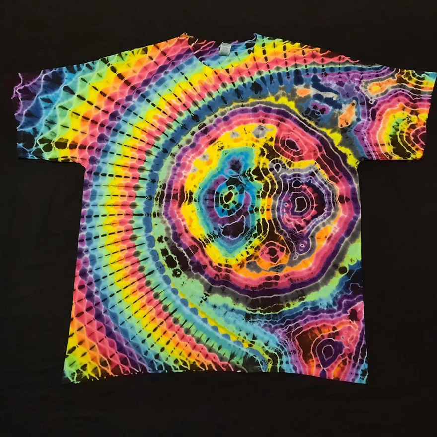 This-artist-creates-very-detailed-tie-dyed-t-shirts-63a5ad98a2a10-png__880