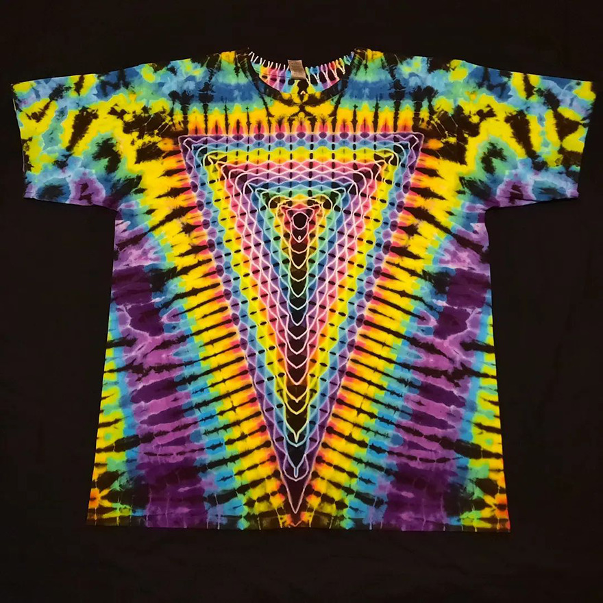 This-artist-creates-very-detailed-tie-dyed-t-shirts-63a5add633a12-png__880