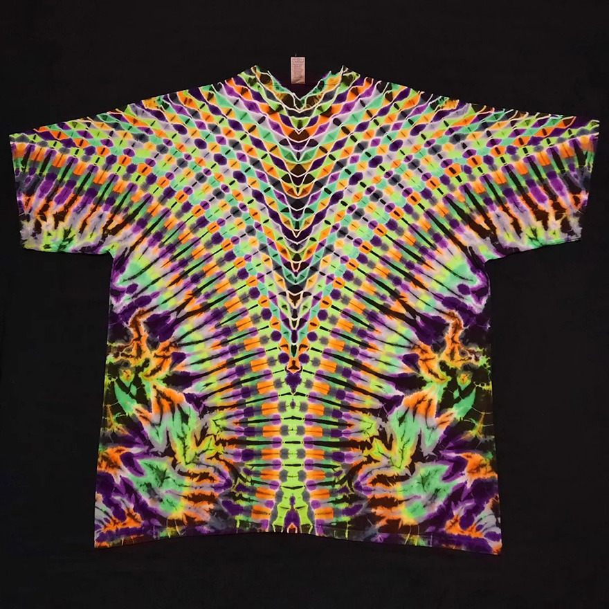 This-artist-creates-very-detailed-tie-dyed-t-shirts-63a5add962cd3-png__880