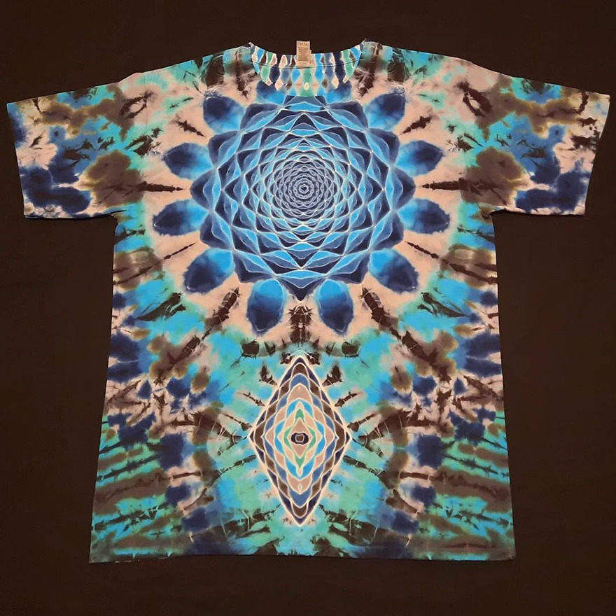 This-artist-creates-very-detailed-tie-dyed-t-shirts-63a5ade0da3cc-png__880
