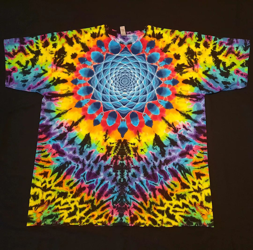 This-artist-creates-very-detailed-tie-dyed-t-shirts-63a5ade64df34-png__880
