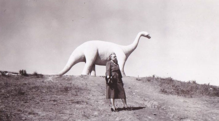 Amazing Vintage Snapshots of Ancient Dinosaur Statues in Statues Parks - Vimarsana News