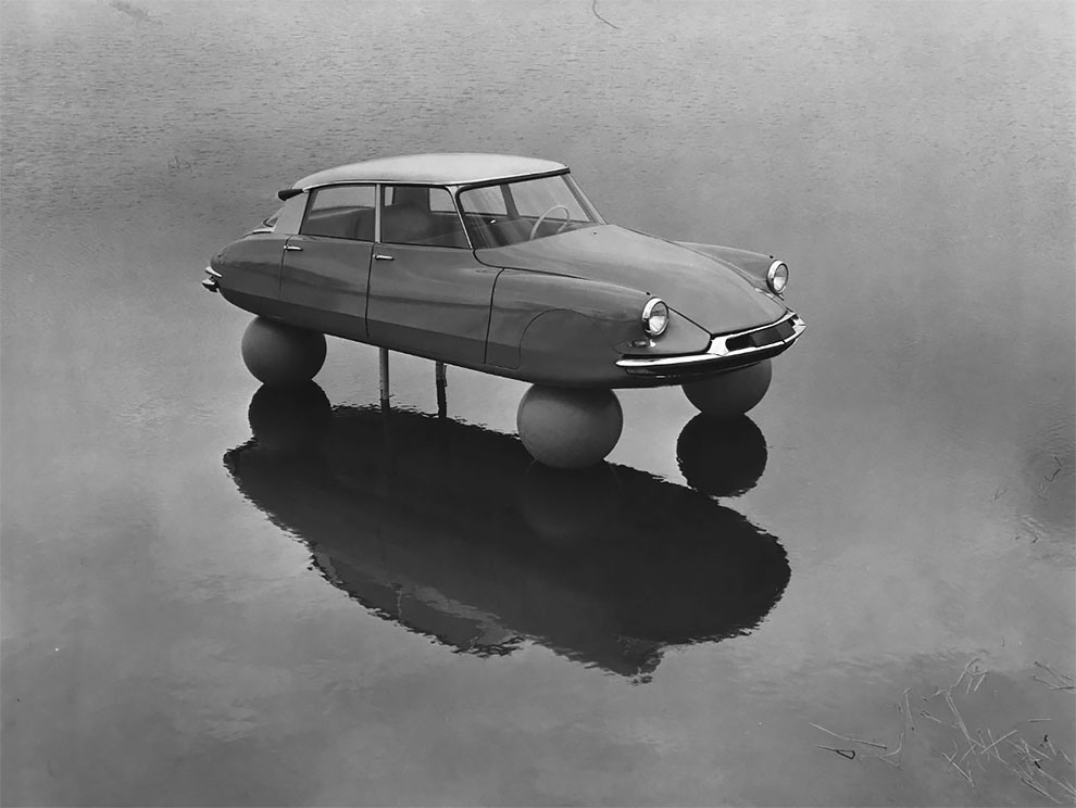 Weird Advertising for a Weird Car: Balloon-Wheeled Citroen DS, 1959 »  Design You Trust